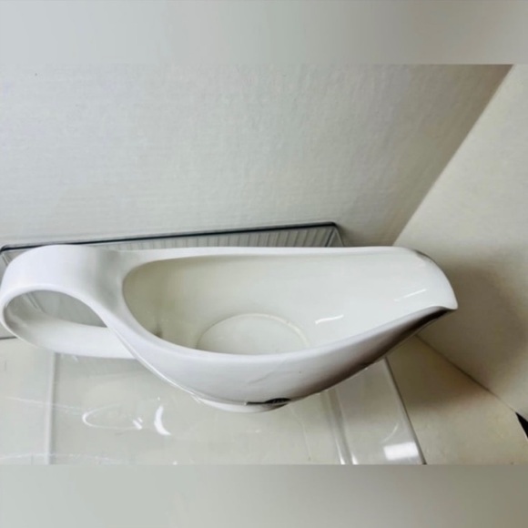 (BRAND NEW) 10 STRAWBERRY STREET GRAVY BOAT - Picture 3 of 4